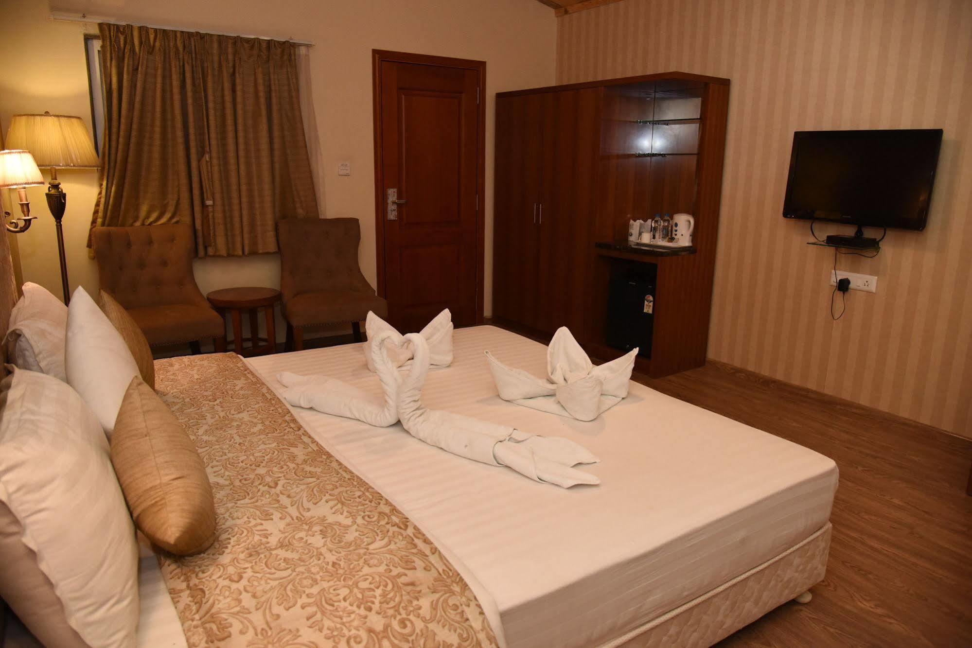 Palm Green Club Resort Jetalpur Екстер'єр фото