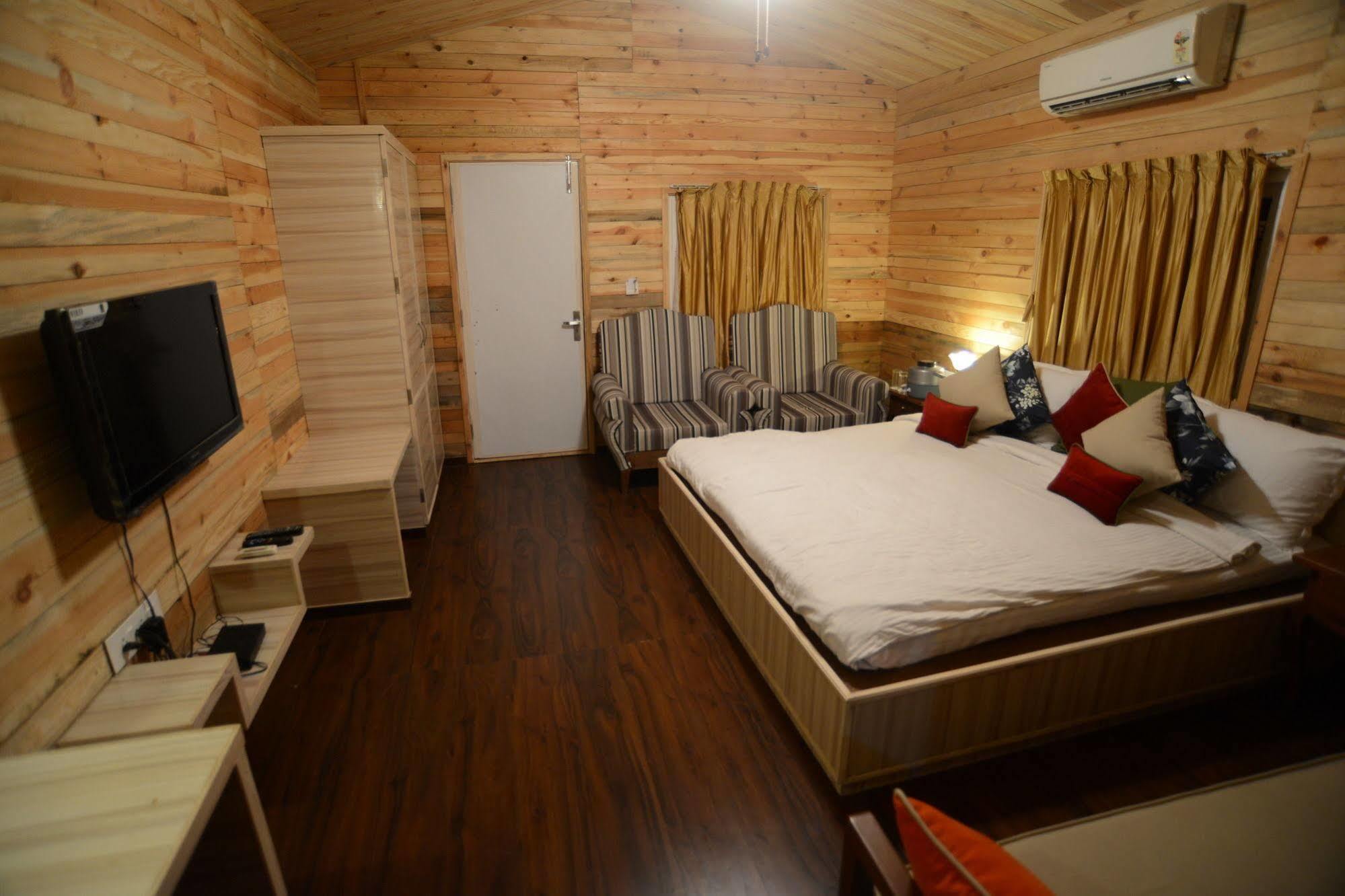 Palm Green Club Resort Jetalpur Екстер'єр фото