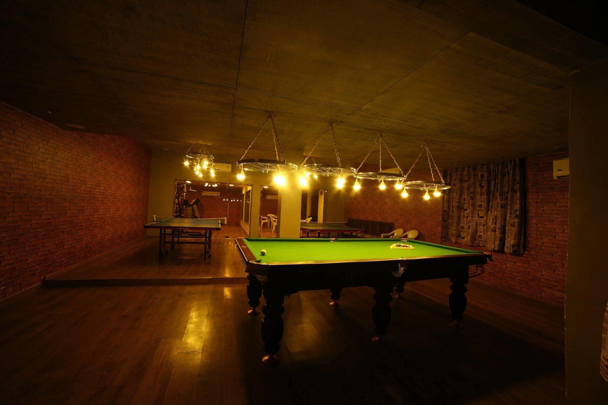 Palm Green Club Resort Jetalpur Екстер'єр фото