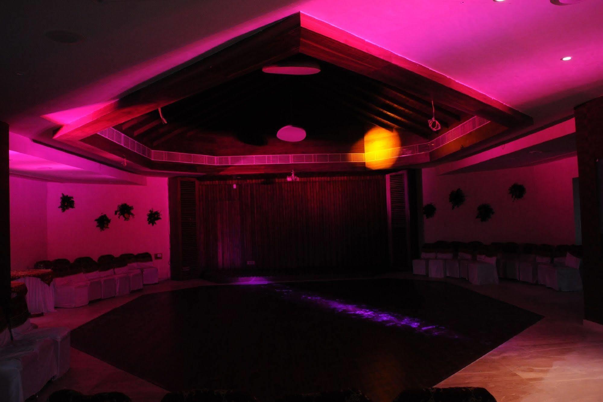 Palm Green Club Resort Jetalpur Екстер'єр фото