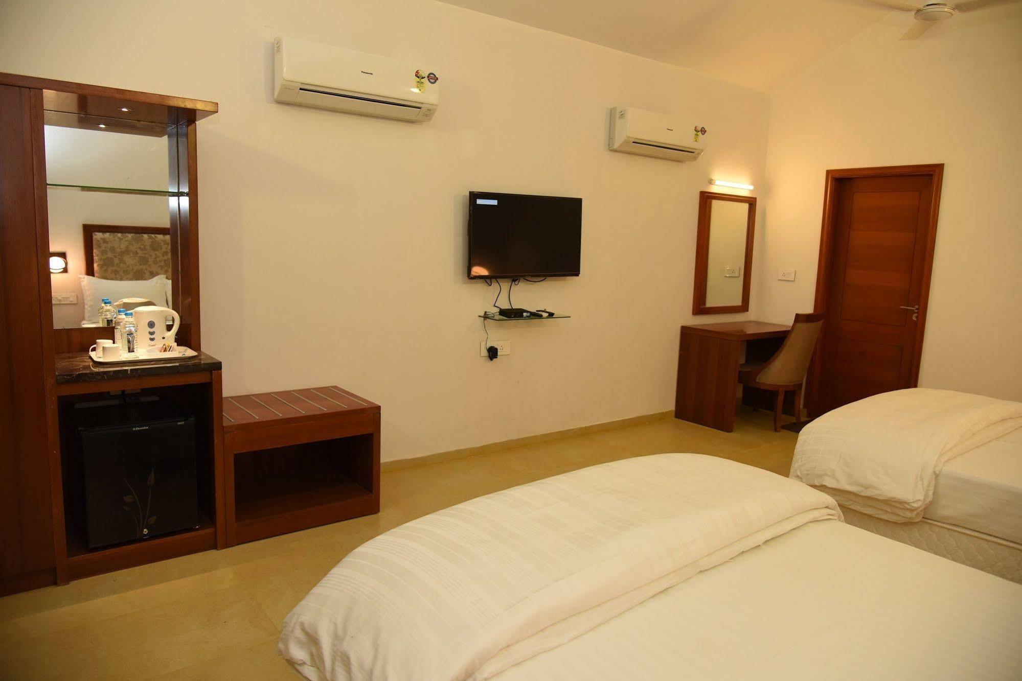 Palm Green Club Resort Jetalpur Екстер'єр фото
