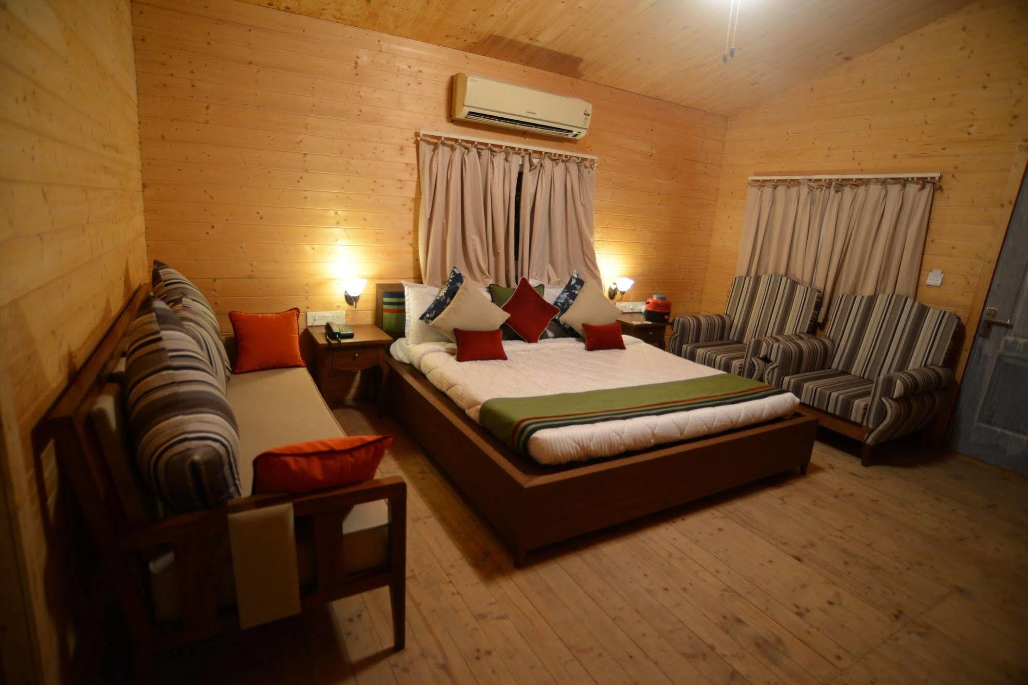 Palm Green Club Resort Jetalpur Екстер'єр фото