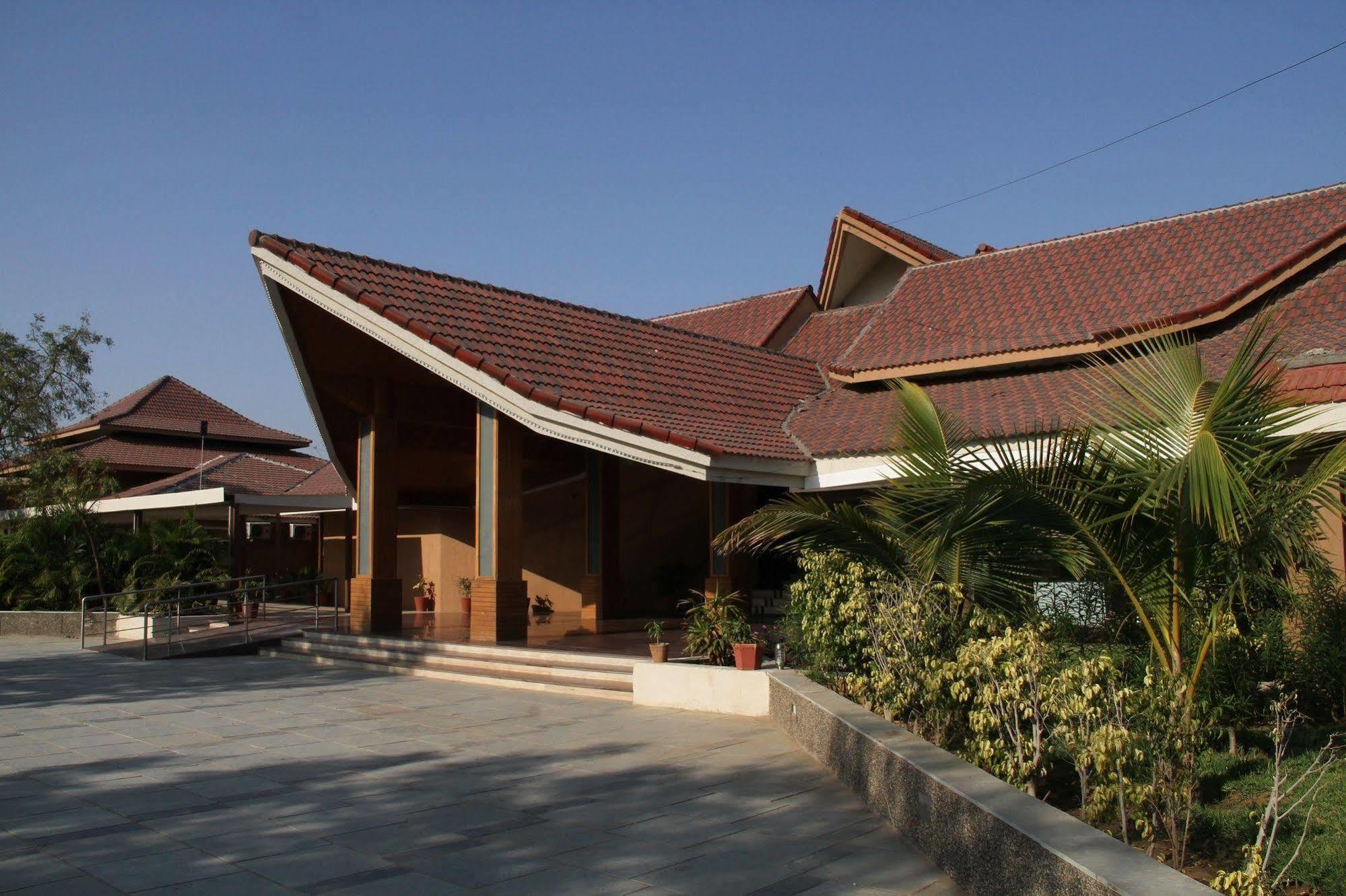 Palm Green Club Resort Jetalpur Екстер'єр фото
