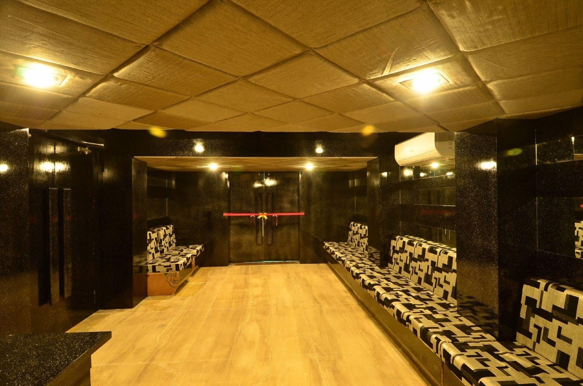 Palm Green Club Resort Jetalpur Екстер'єр фото