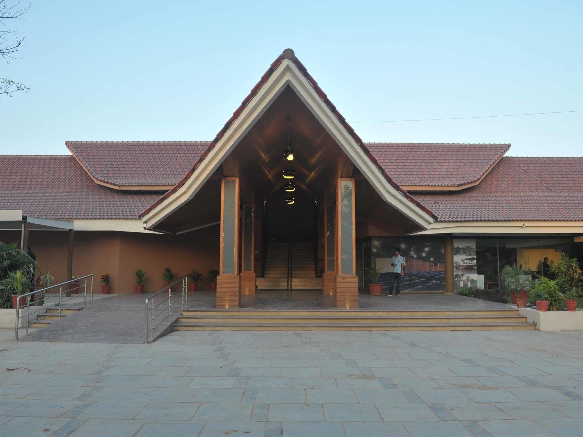 Palm Green Club Resort Jetalpur Екстер'єр фото